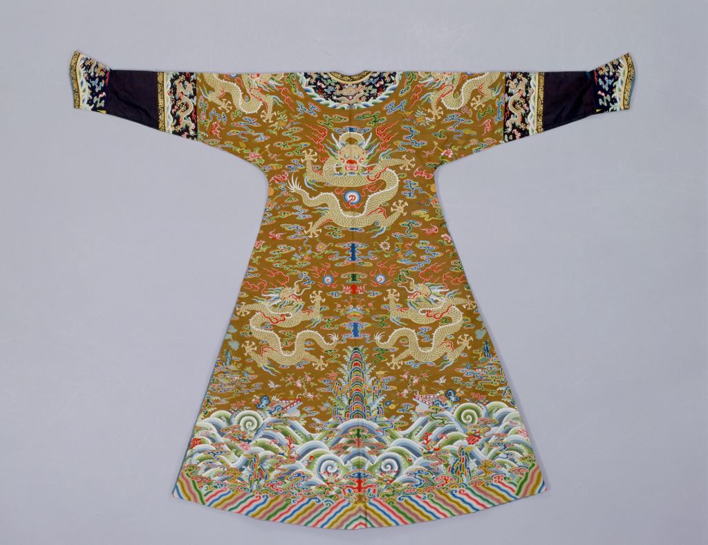 图片[2]-Fragrant Coloured Carved Silk Golden Dragon Jacket Robe-China Archive